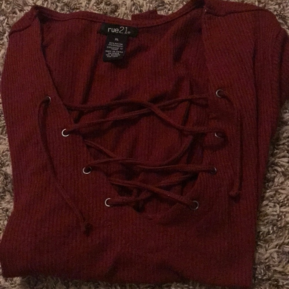 Cute short length laced shirt!